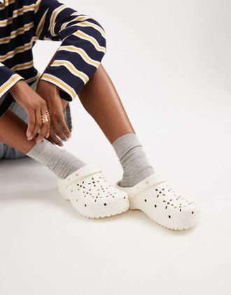 Crocs Classic - Zoccoli color gesso con cut-out a fiori-Bianco
