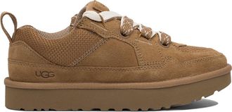 UGG Turnschuhe und anziehen