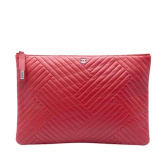 Chanel Pre-owned Clutches, female, Red, Size: ONE SIZE Pre-owned Quilted Lambskin Clutch
