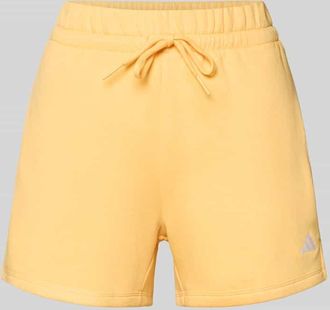 adidas Shorts mit Logo und elastischem Bund in DUNKEL GELB, Größe XL