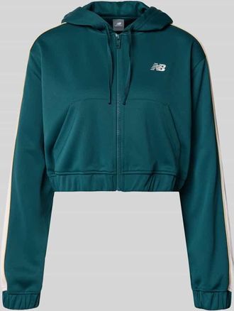 New Balance Cropped Sweatjacke mit Label-Stitching in Dunkelgruen, Gr&ouml;&szlig;e XL