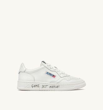 Autry MEDALIST LOW SNEAKERS IN WHITE LEATHER WITH LETTERING