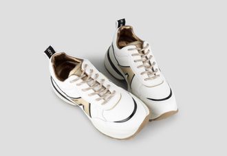 Alexander Smith Victoria Woman in white leather with side logo and details in gold