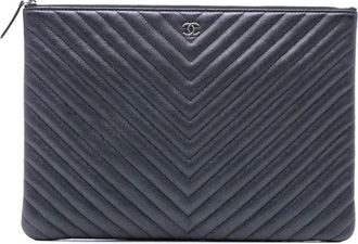 Chanel 2017-2018 Large CC Chevron Iridescent Caviar O Case clutch bag - Viola