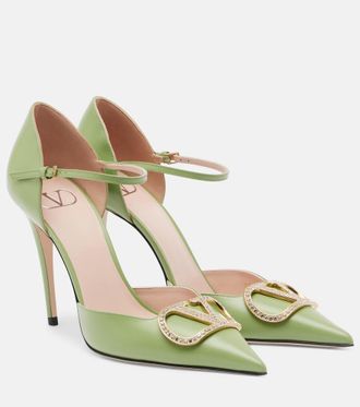 Valentino Garavani Salones DOrsay de piel con VLogo