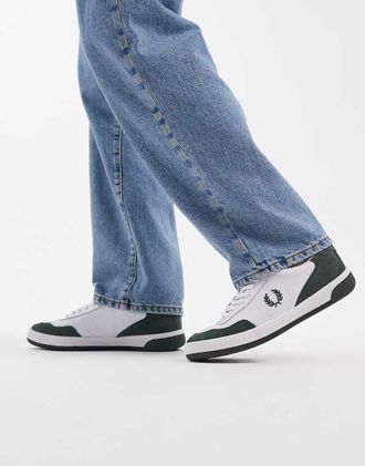 Fred Perry B11 - Sneakers in camoscio e pelle bianche e verdi-Bianco