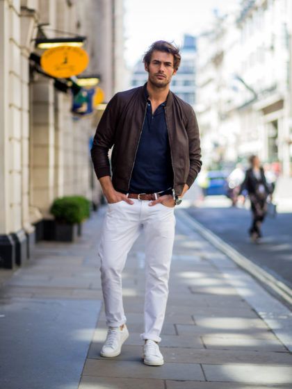 Come abbinare i jeans bianchi? I consigli di stile per lui