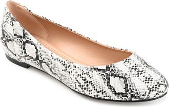 Journee Collection Women & apos;s Comfort Kavn Narrow Width Flats