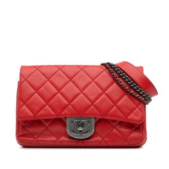 Chanel Rode Gequiltde Lamsleren Schoudertas