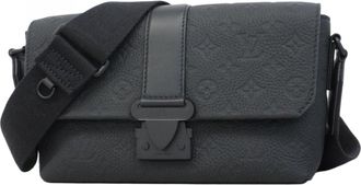 Louis Vuitton Noir Shoulder Bag (Pre-Owned)