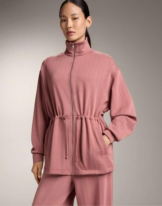 Oysho Giacca lunga color ruggine moka con vita regolabile e texture a righe-Rosa