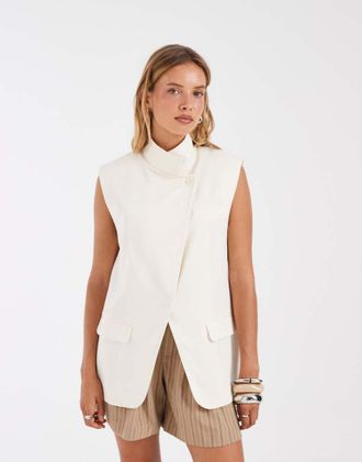 Asos Blazer a portafoglio senza maniche color avorio-Bianco