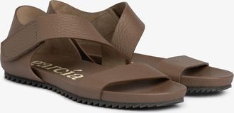Pedro Garcia Flat asymetrical sandal in dark brown leather | Jedda | Fall winter 25 | PEDRO GARCIA