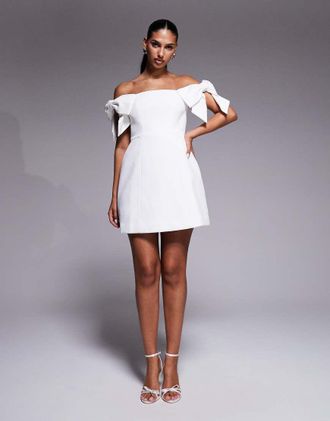 Forever New Vestito corto da sposa strutturato bianco con fiocchi e spalle scoperte