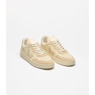 Veja Sneakers V-90
