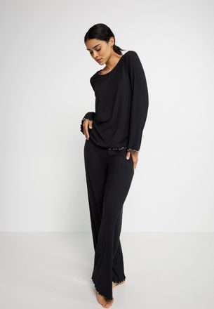 Lascana Pyjama LSCN BY LASCANA, Damen, Gr. 36/38, schwarz, Rippware, Obermaterial: 92% Viskose (LENZING), 8% Elasthan, unifarben, tiefer Rundhals, eingesetzt,