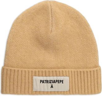 Patrizia Pepe Geribbelde muts met logopatch - Beige