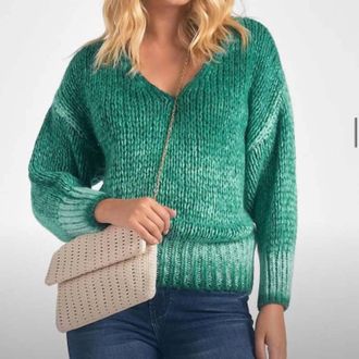 Elan V Neck Chunky Sweater In Green