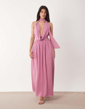 Aria Cove Vestito lungo in chiffon rosa con scollo ad anello profondo e dettaglio stile sciarpa avvolgente