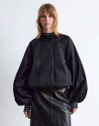 & Other Stories Giacca bomber nera con maniche voluminose e zip sul davanti-Nero