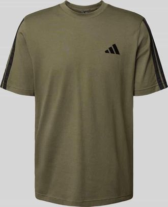 adidas T-Shirt mit Label-Stitching und Rundhalsausschnitt in Oliv, Größe XS