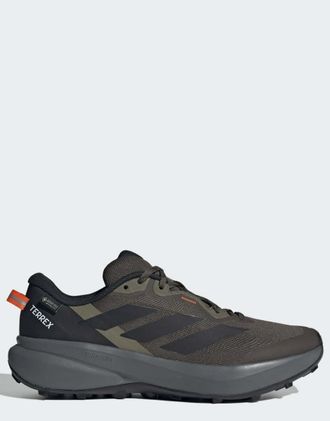 adidas adidas Performance Terrex Tracefinder Plus Gore-Tex sneakers da trail running in kaki e nero-Verde