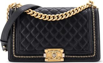 Chanel Boy Flap Bag Quilted Lambskin with Chain Detail Old Medium shoulder bag - Zwart