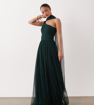 Lace & Beads Petite abito maxi da damigella donore monospalla con scollo a sciarpa in verde smeraldo