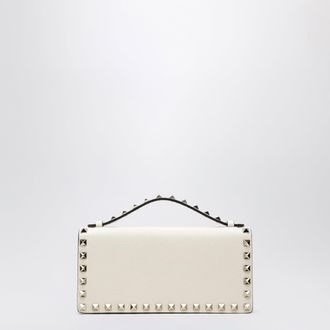 Valentino Garavani Rockstud chain wallet in grained calfskin, light ivory