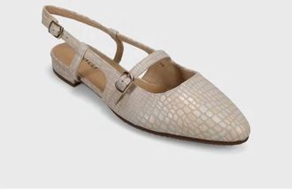 Vaneli Womens Gauri Flats In Gold