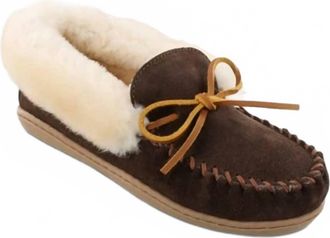 Minnetonka Womens Alpine Sheepskin Moccasins In Chocolate