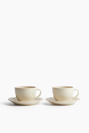 H&M 2er-Pack Tasse und Untertasse aus Steingut - Hellbeige/Rosa