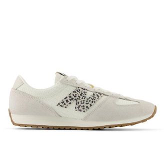New Balance Unisex 471 en Blanco/Beige, Gamuza/Malla, Talla 39.5