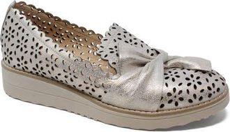 Django & Juliette Omilla Slip On in Beige And Gold-Vanilla Sole at Nordstrom, Size 38