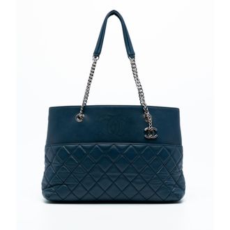 Chanel Tweedehands Medium Gequilted Lammy Urban Delight Tote