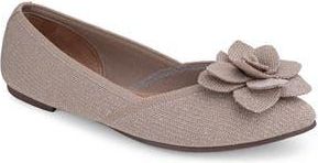 Me Too Alaya Floral Appliqu&eacute; Mesh Flat in Sesame Metallic at Nordstrom Rack, Size 9.5