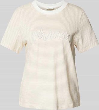 s.Oliver Red Label Regular Fit T-Shirt aus reiner Baumwolle mit Schmuckperlen-Schriftzug in Beige, Größe 36
