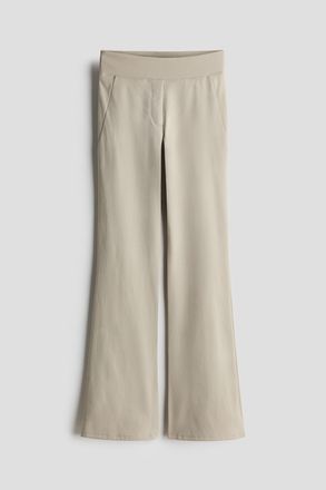 H&M Ausgestellte Hose mit Four-way-Stretch - Beige