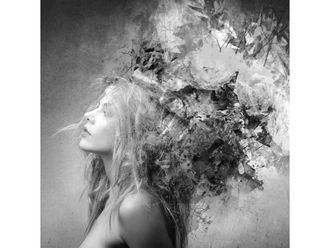 Schubiger M&ouml;bel Bild Frau mit Blumenschmuck