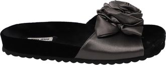 Miu Miu Miu Miu Rozenapplicatie Sandalen in Zwart Satijn