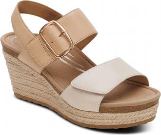Aetrex Womens Ashley Sandal In Off White