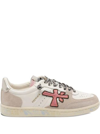 Premiata Sneakers con applicazione - Toni neutri