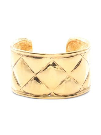 Chanel 1970-1980 CC Gold Plated Quilted Wide Cuff Bracelet costume bracelet - Oro