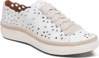 Aetrex Womens Charlotte Lace Up Sneaker In White