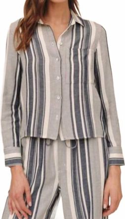 Bella Dahl Long Sleeve Crop Pocket Shirt In Navy Stripe