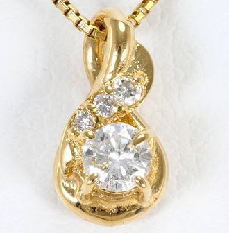 C&A Unbranded (18K) Necklace (Pre-Owned)
