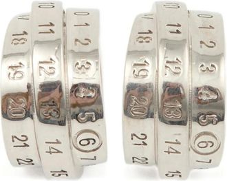 Maison Margiela Accessoires, Dames, Grijs, ONE Size, Vlindersluiting Nummers Motief Hoepel Oorbellen