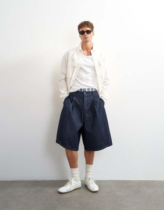 Topman bermuda in denim a gamba larga con piega marcata in denim grezzo-Blu