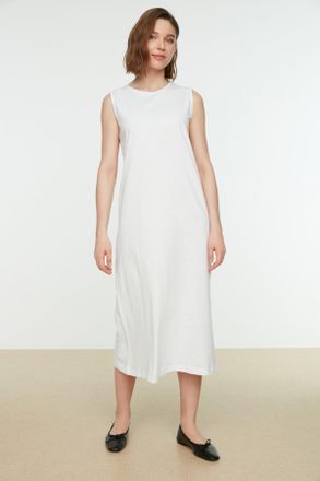 Trendyol Vrouwen Ronde hals A-lijn Maxi Bescheiden jurk