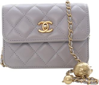 Chanel Tweedehands Mini Quilted Lammy Leer Pearl Crush Clutch Met Ketting